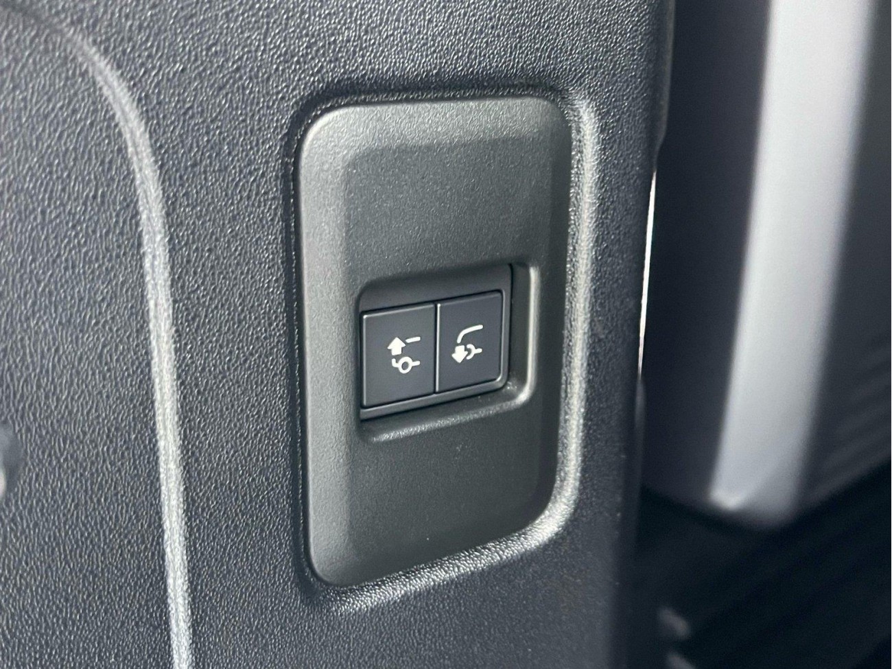 Land Rover Defender 2021