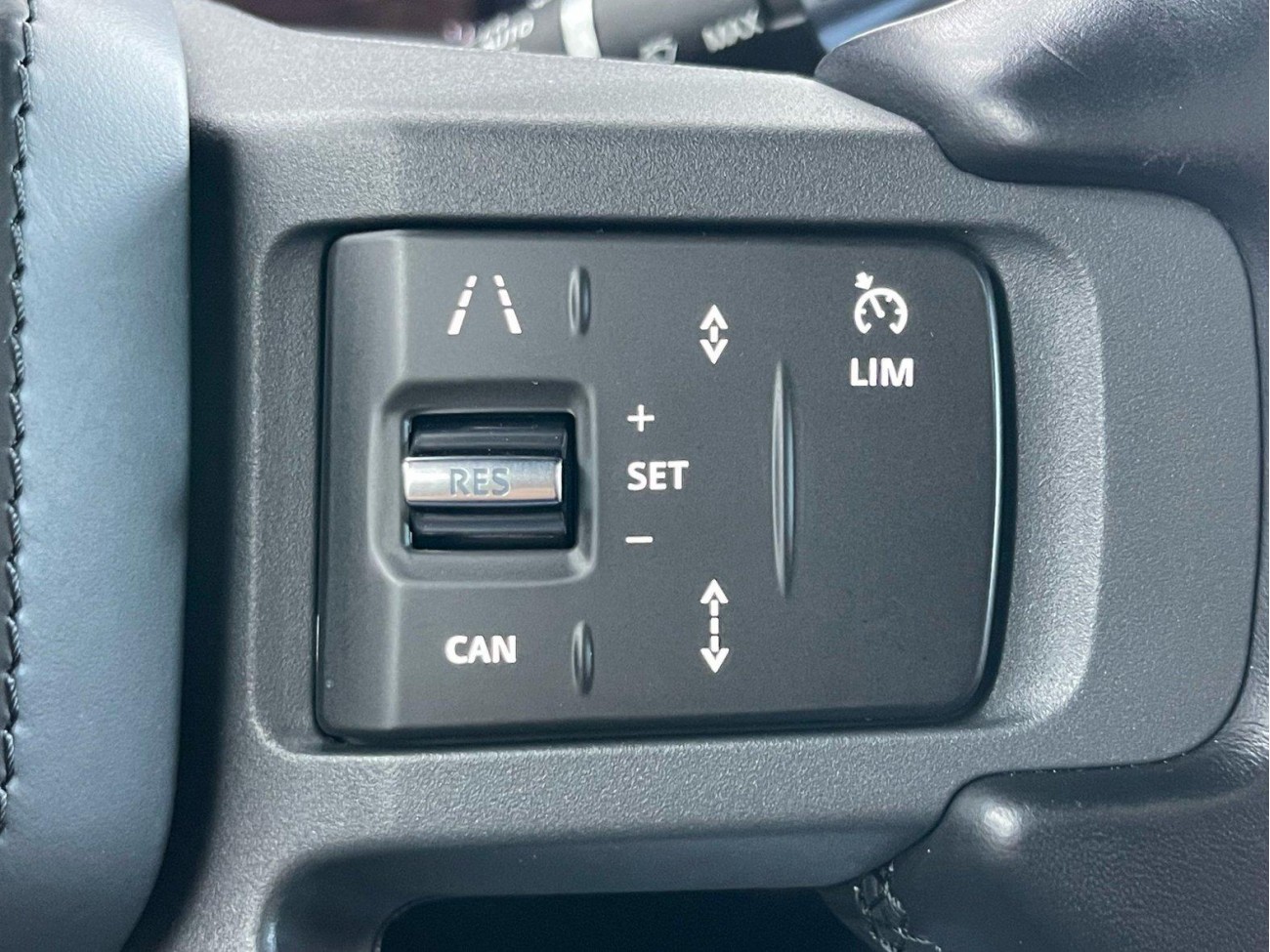 Land Rover Defender 2021