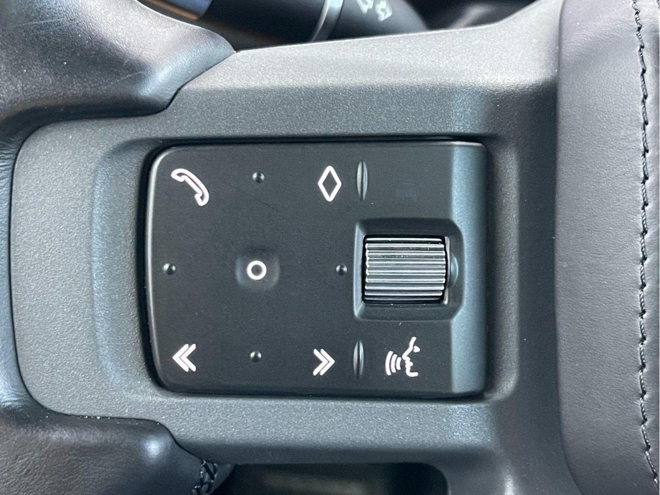Land Rover Defender 2021