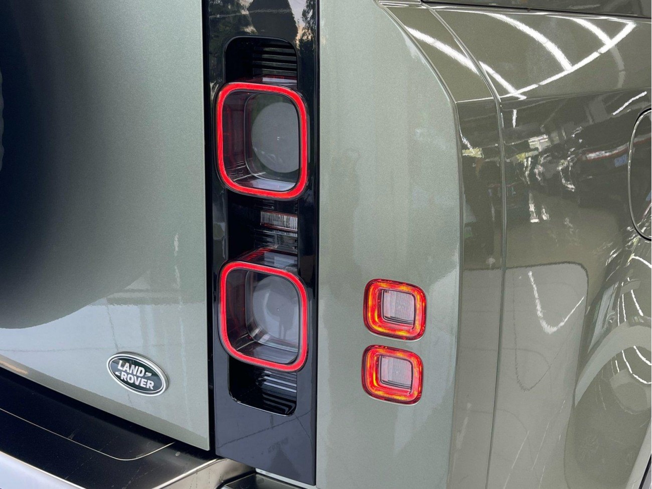 Land Rover Defender 2021