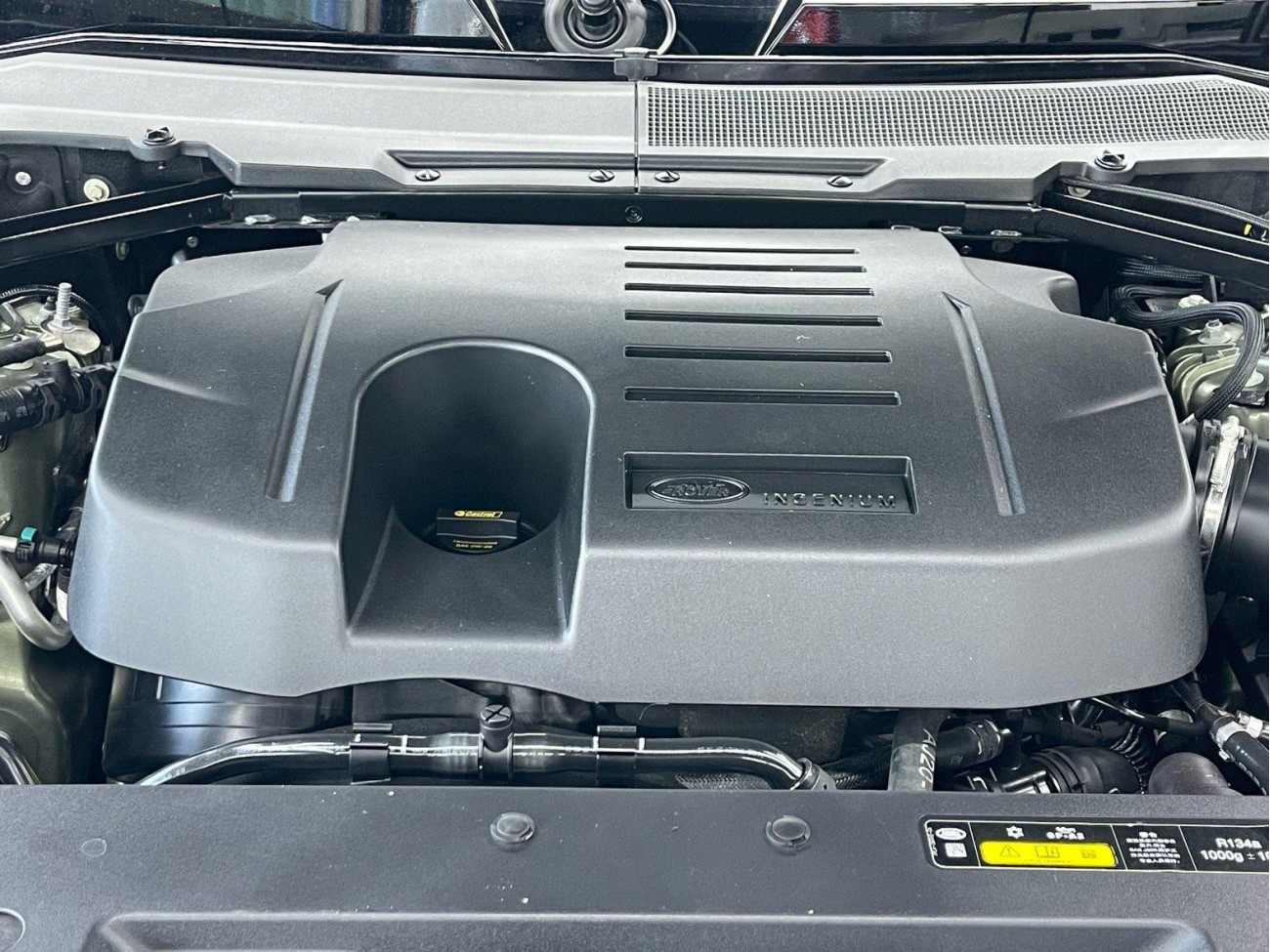Land Rover Defender 2021