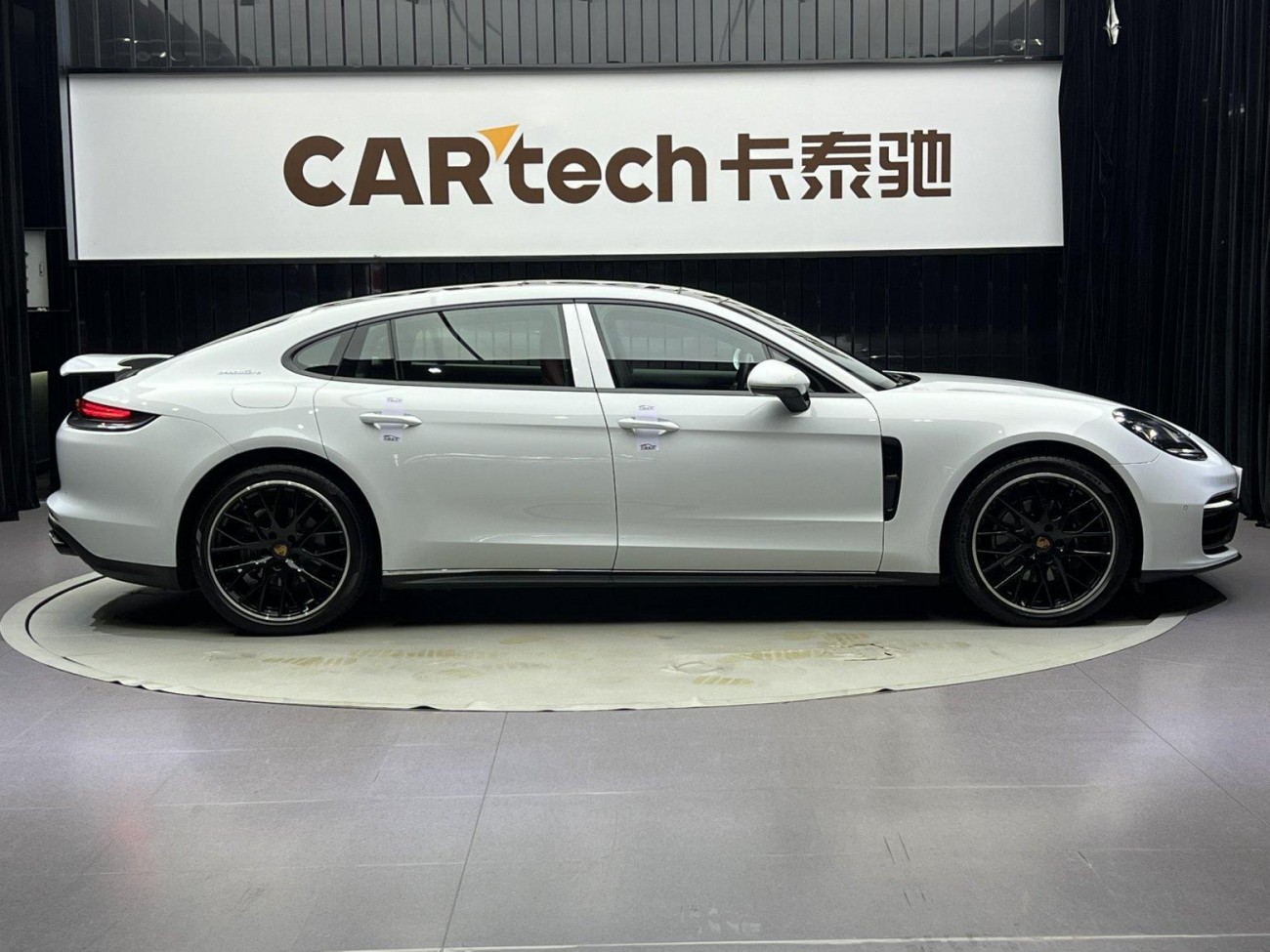Porsche Panamera 2021