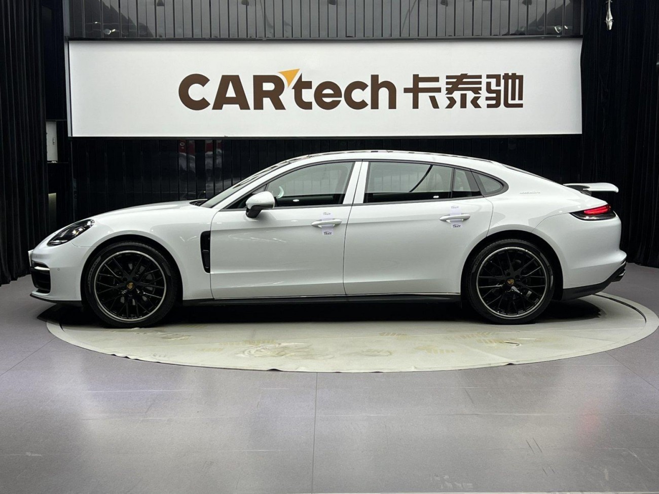 Porsche Panamera 2021