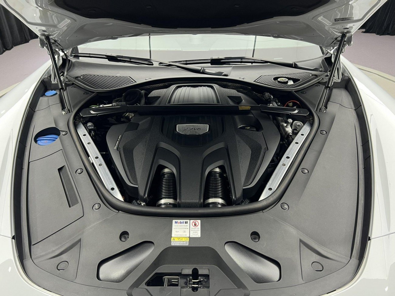 Porsche Panamera 2021