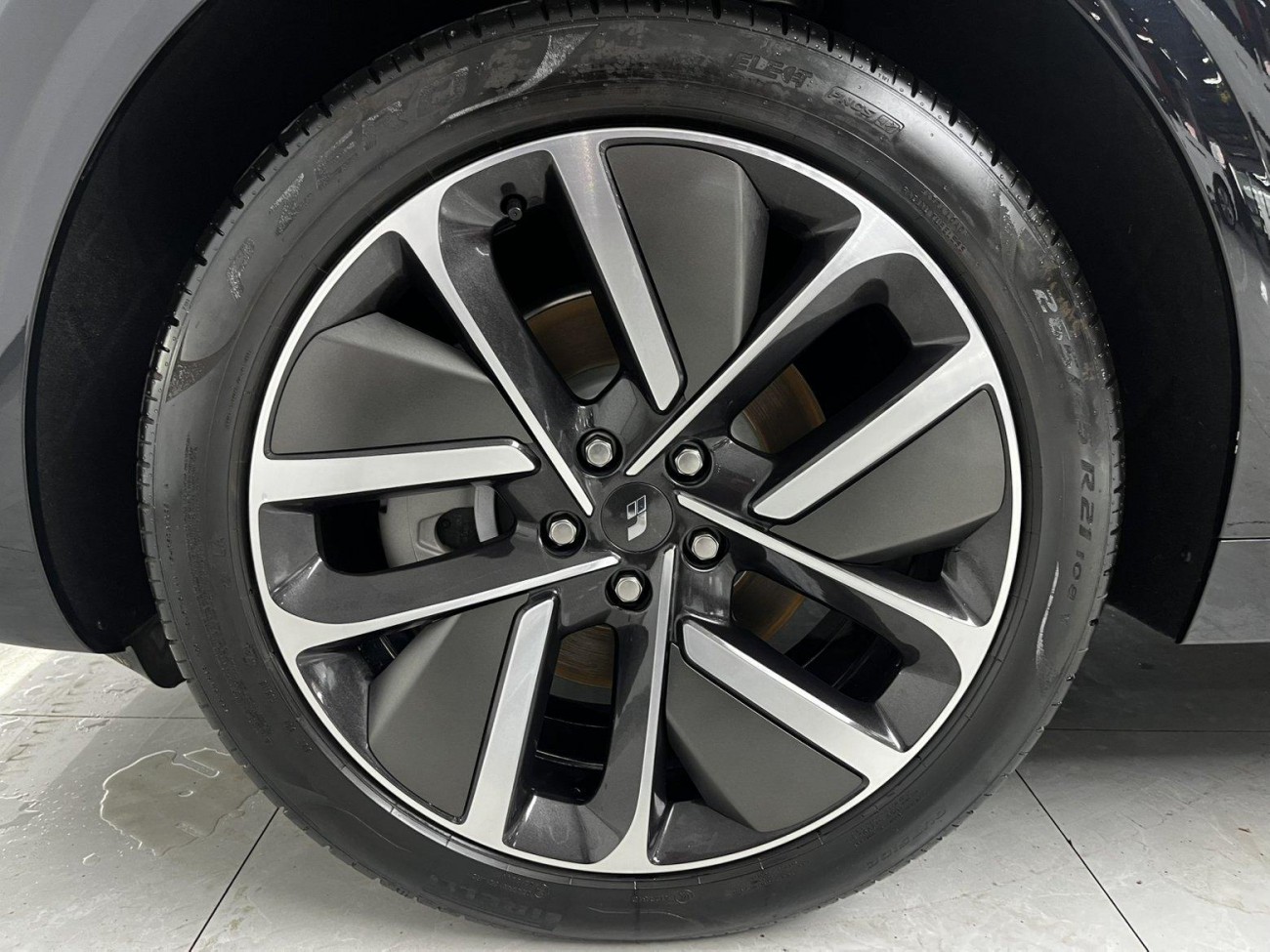 Li Auto L6 2025