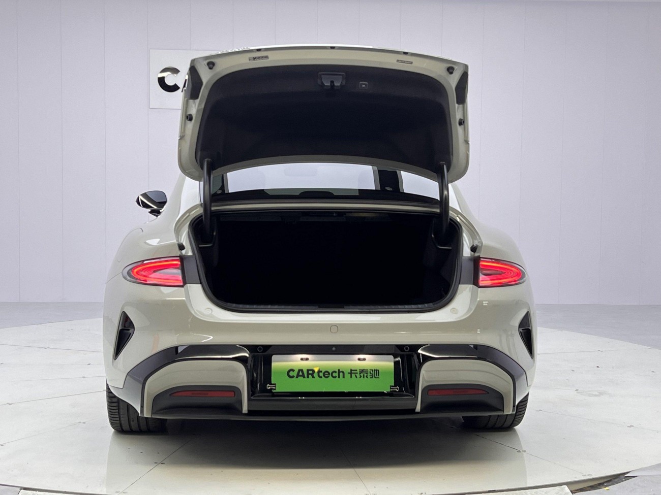 Xiaomi SU7 2024