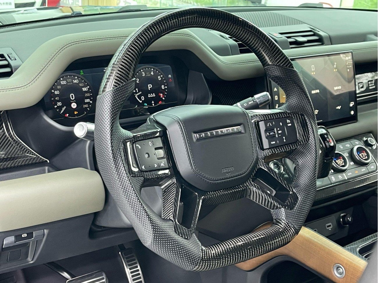 Land Rover Defender 2022