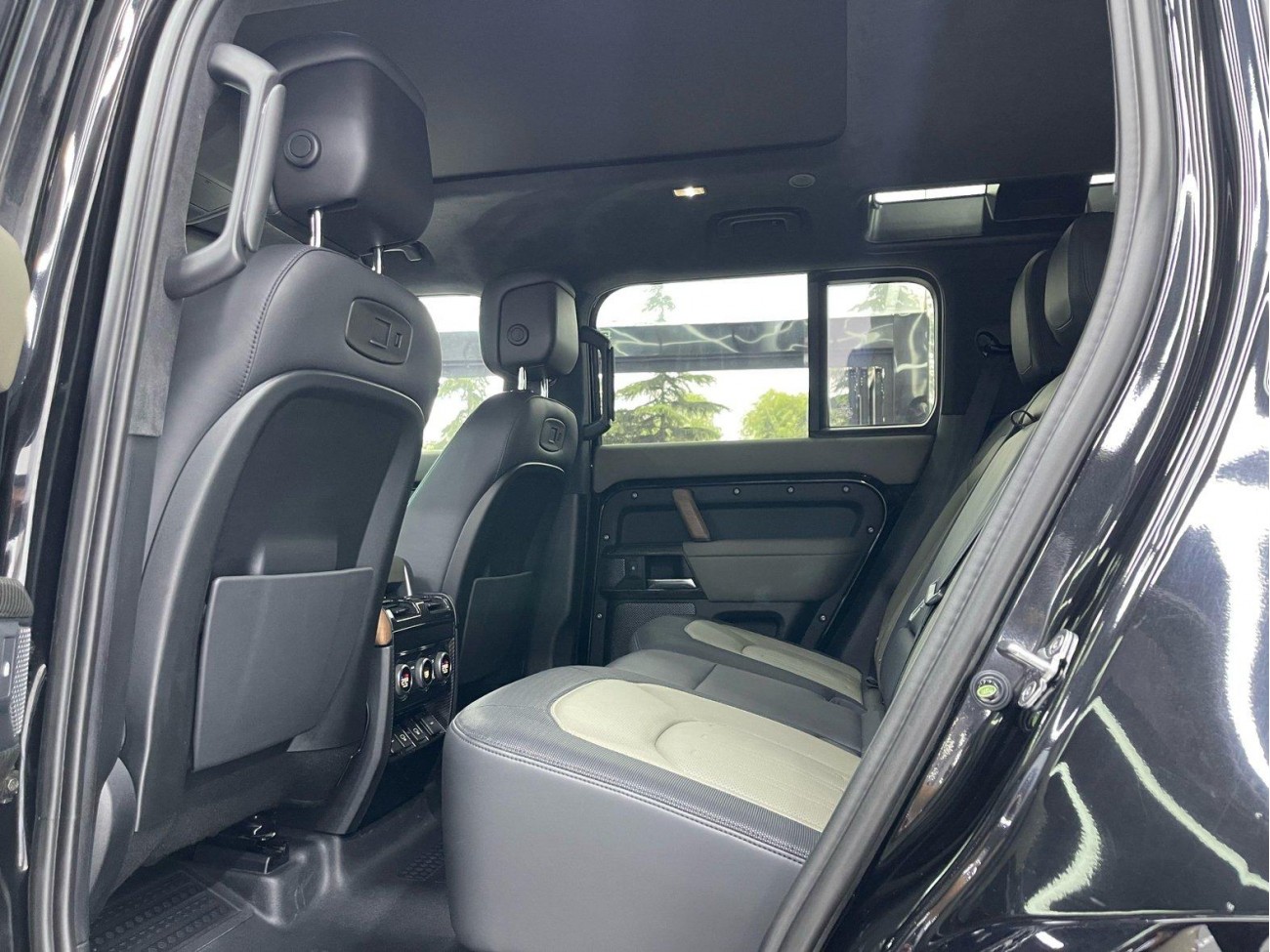 Land Rover Defender 2022