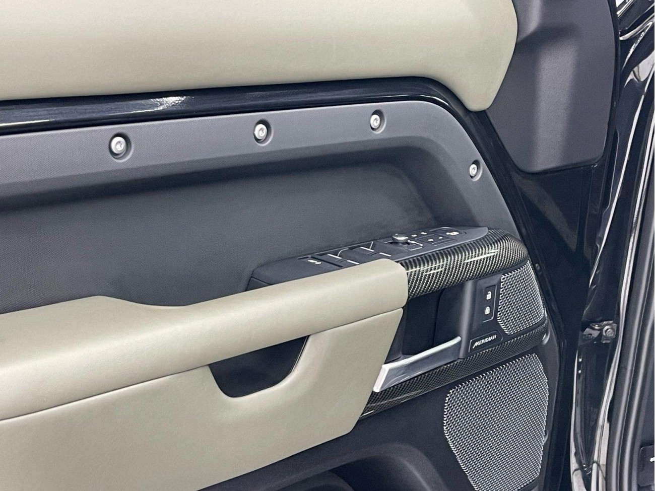 Land Rover Defender 2022