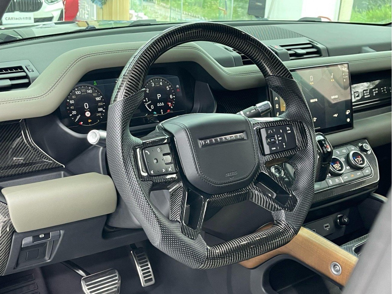 Land Rover Defender 2022