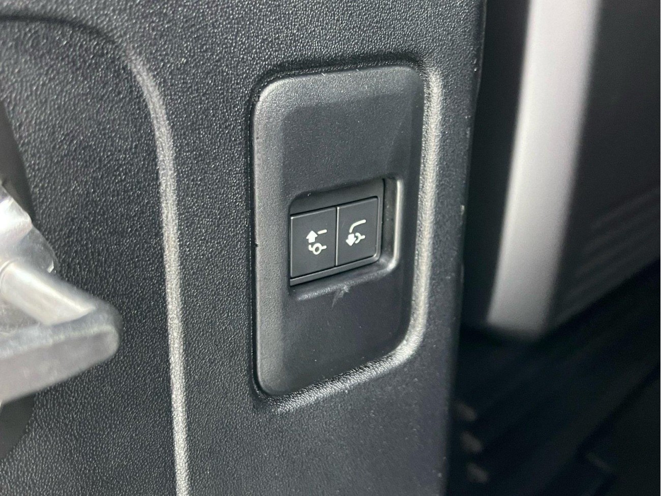 Land Rover Defender 2022