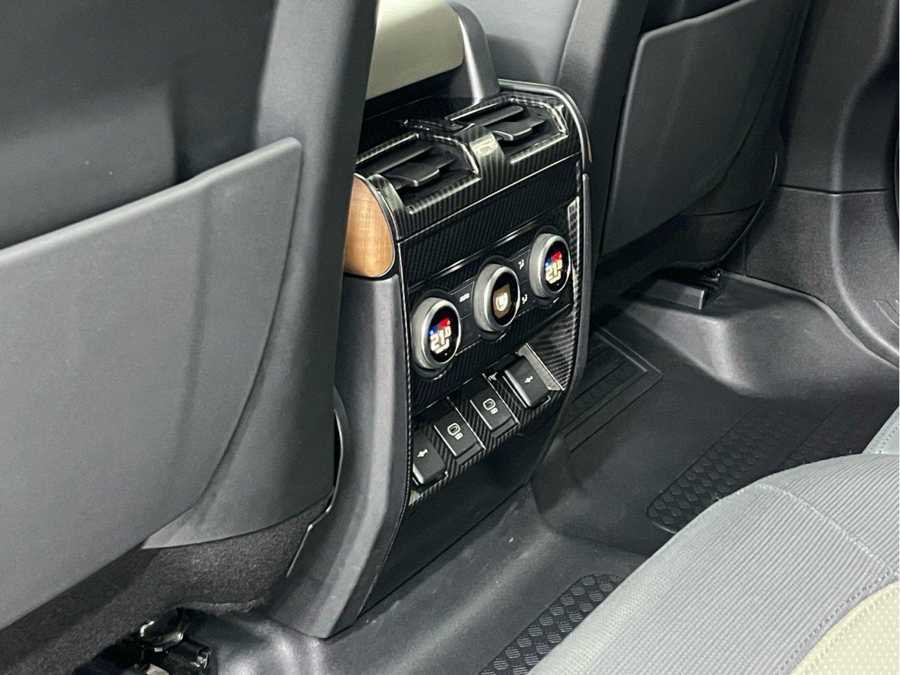 Land Rover Defender 2022