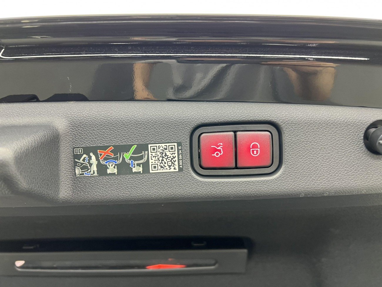 Mercedes-Benz E 300 L 2025