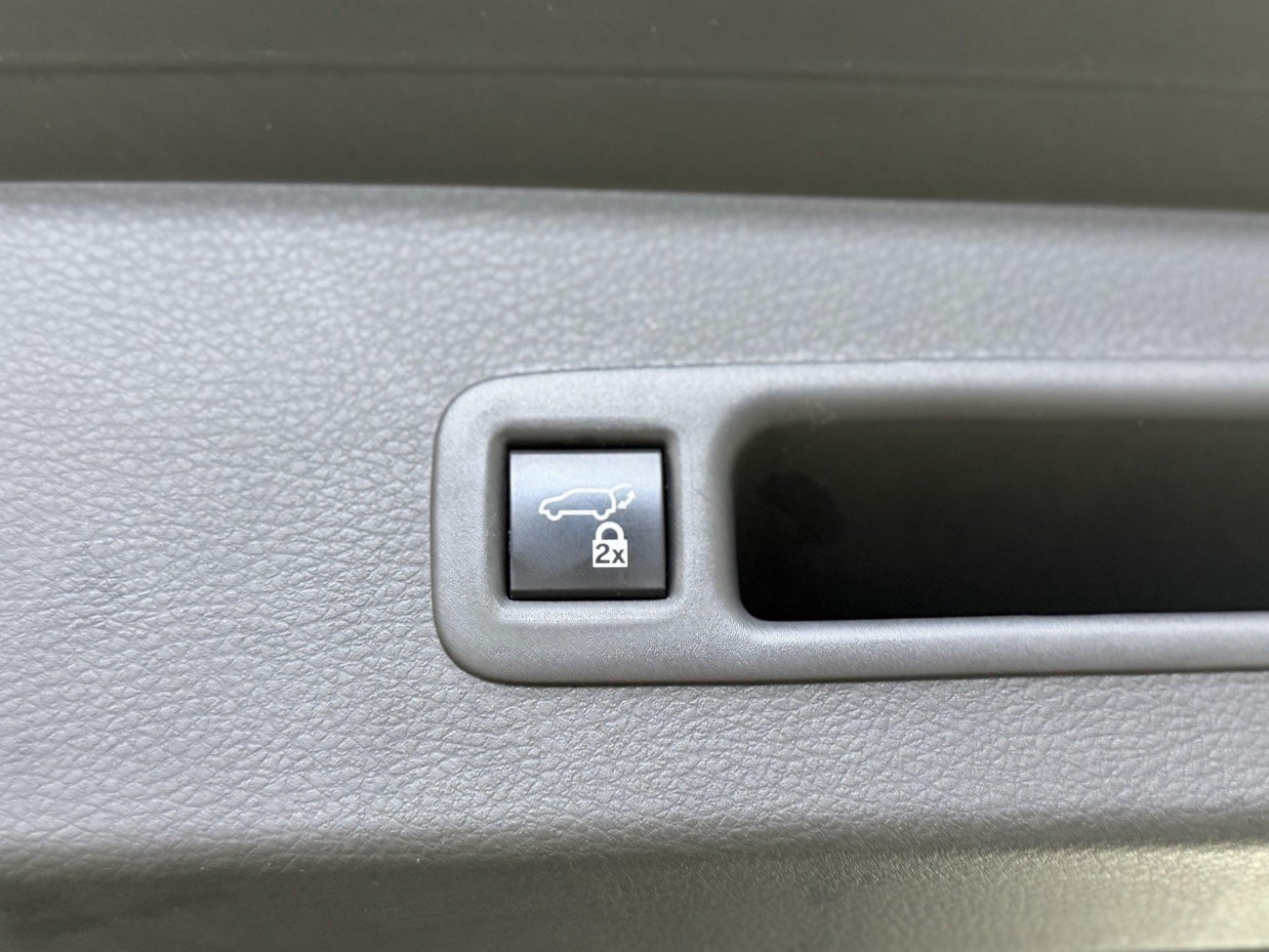 Toyota Granvia 2023