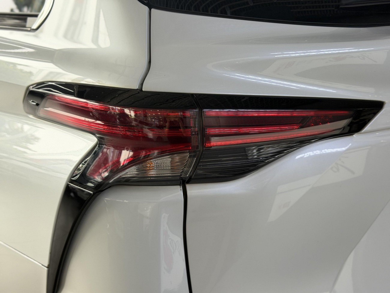 Toyota Granvia 2023