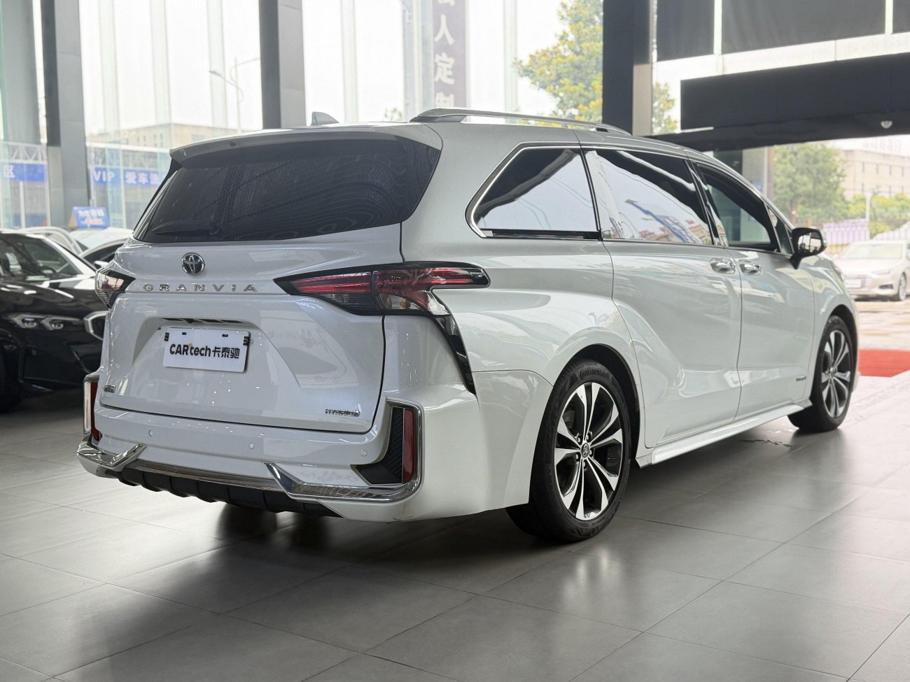 Toyota Granvia 2023