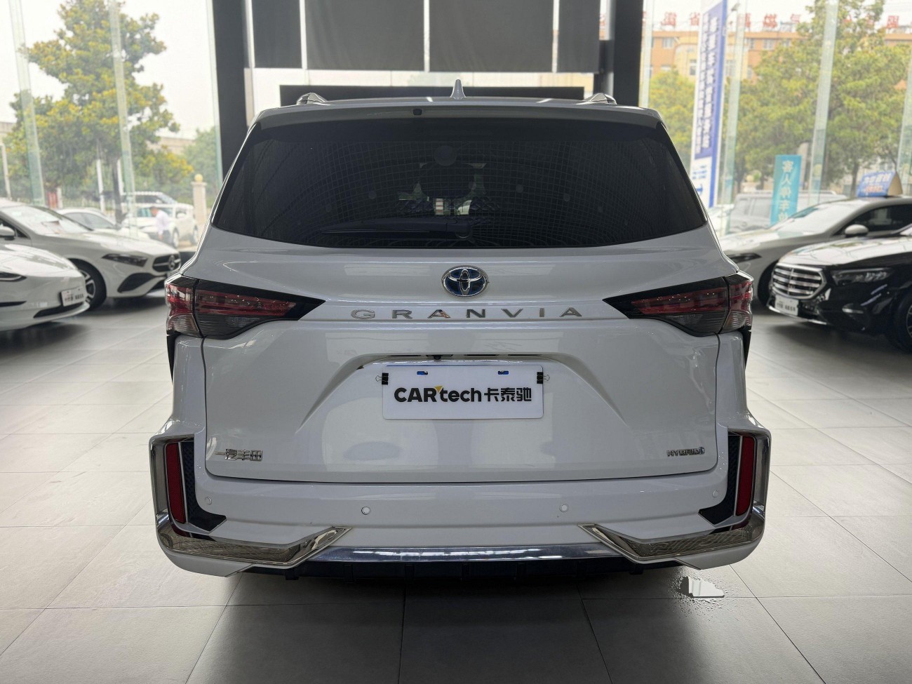 Toyota Granvia 2023