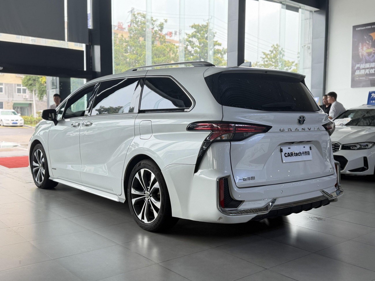 Toyota Granvia 2023