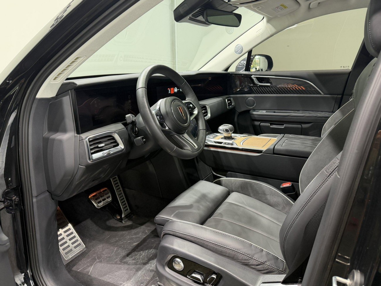 Hongqi E-HS9 2023