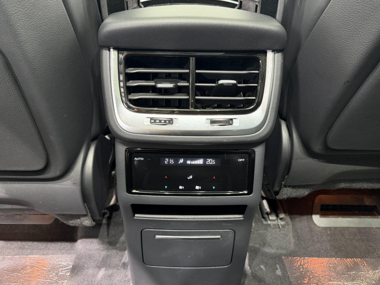 Hongqi E-HS9 2023