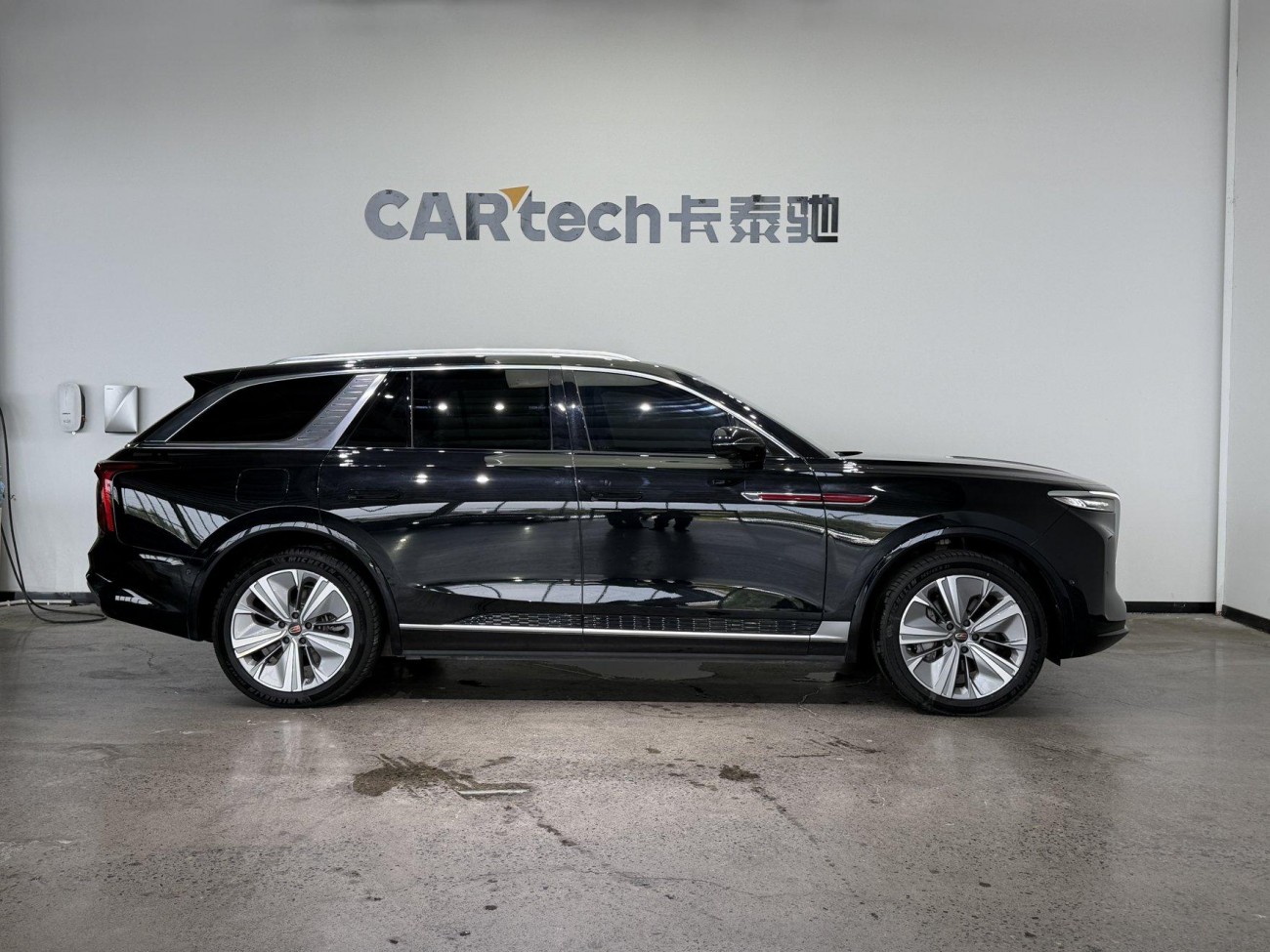 Hongqi E-HS9 2023