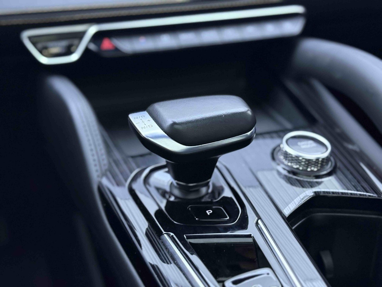 Geely Xingyue L 2024