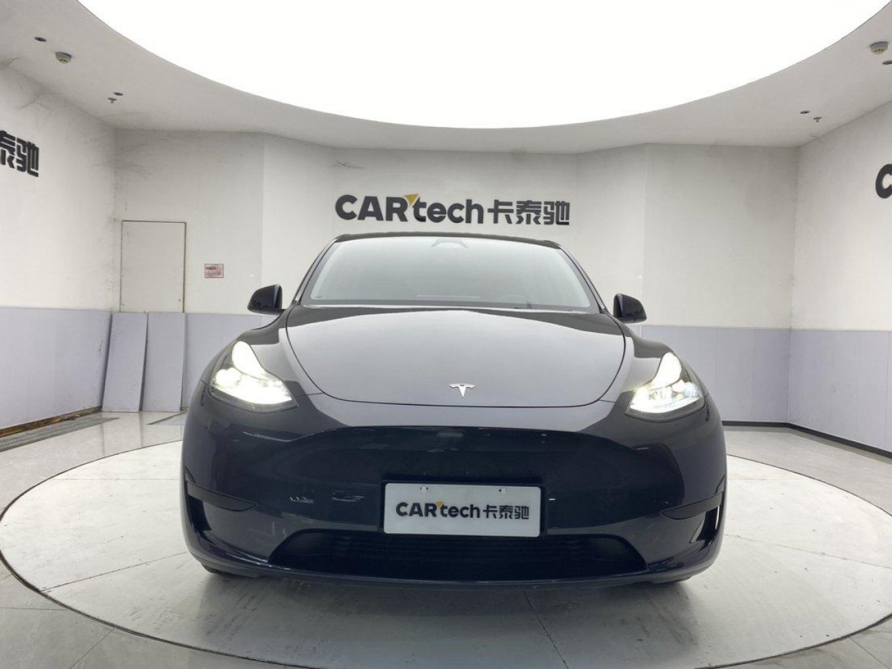 Tesla Model Y 2024