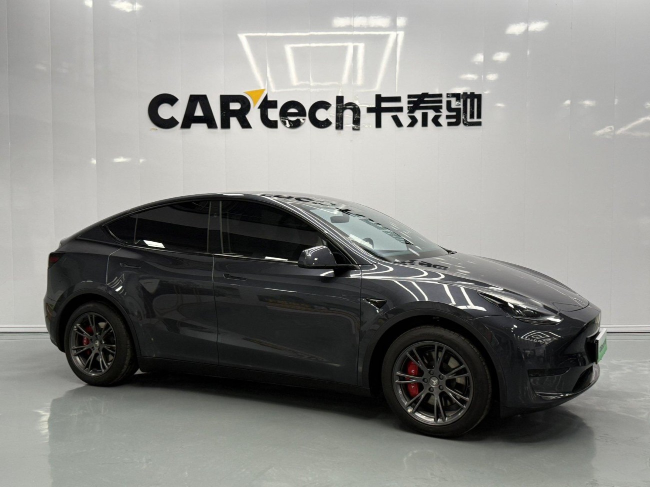 Tesla Model Y 2024
