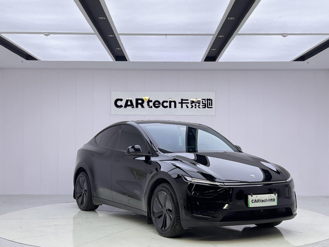 Tesla Model Y 2025