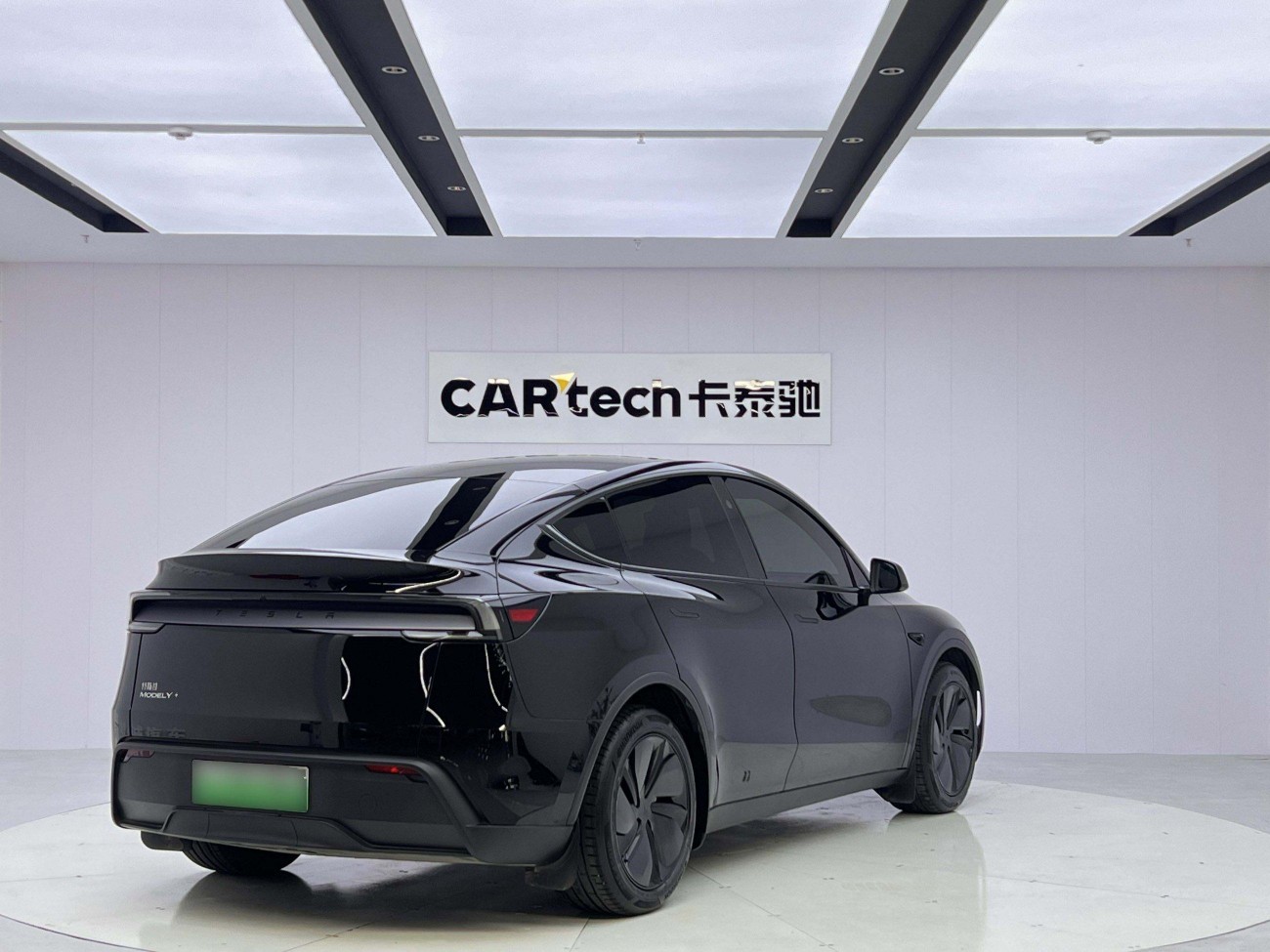 Tesla Model Y 2025