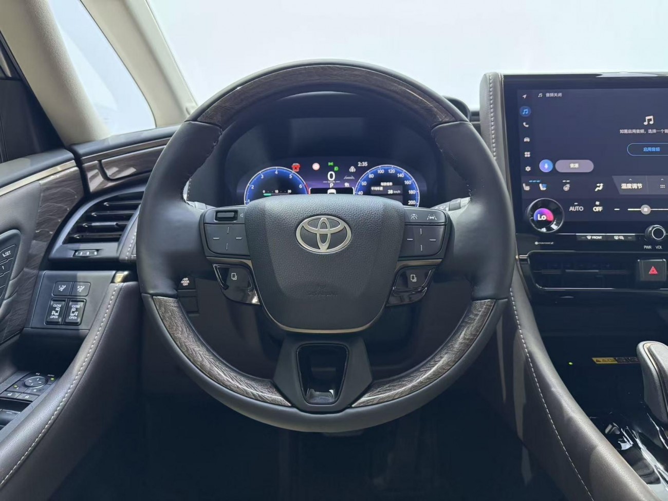 Toyota Alphard 2026